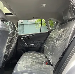 Toyota RAV4 XLE 2021 Silver