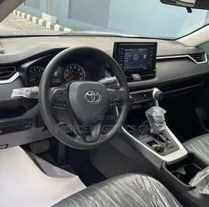 Toyota RAV4 XLE 2021 Silver