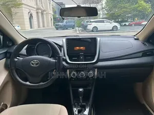 Toyota Yaris 2017 Red