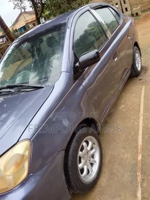 Toyota Echo Sedan 2005