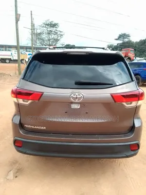 Toyota Highlander LE 2019 Brown