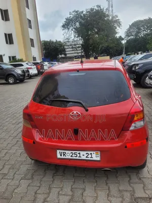 Toyota Vitz 1.0 FWD 5dr 2010 Red