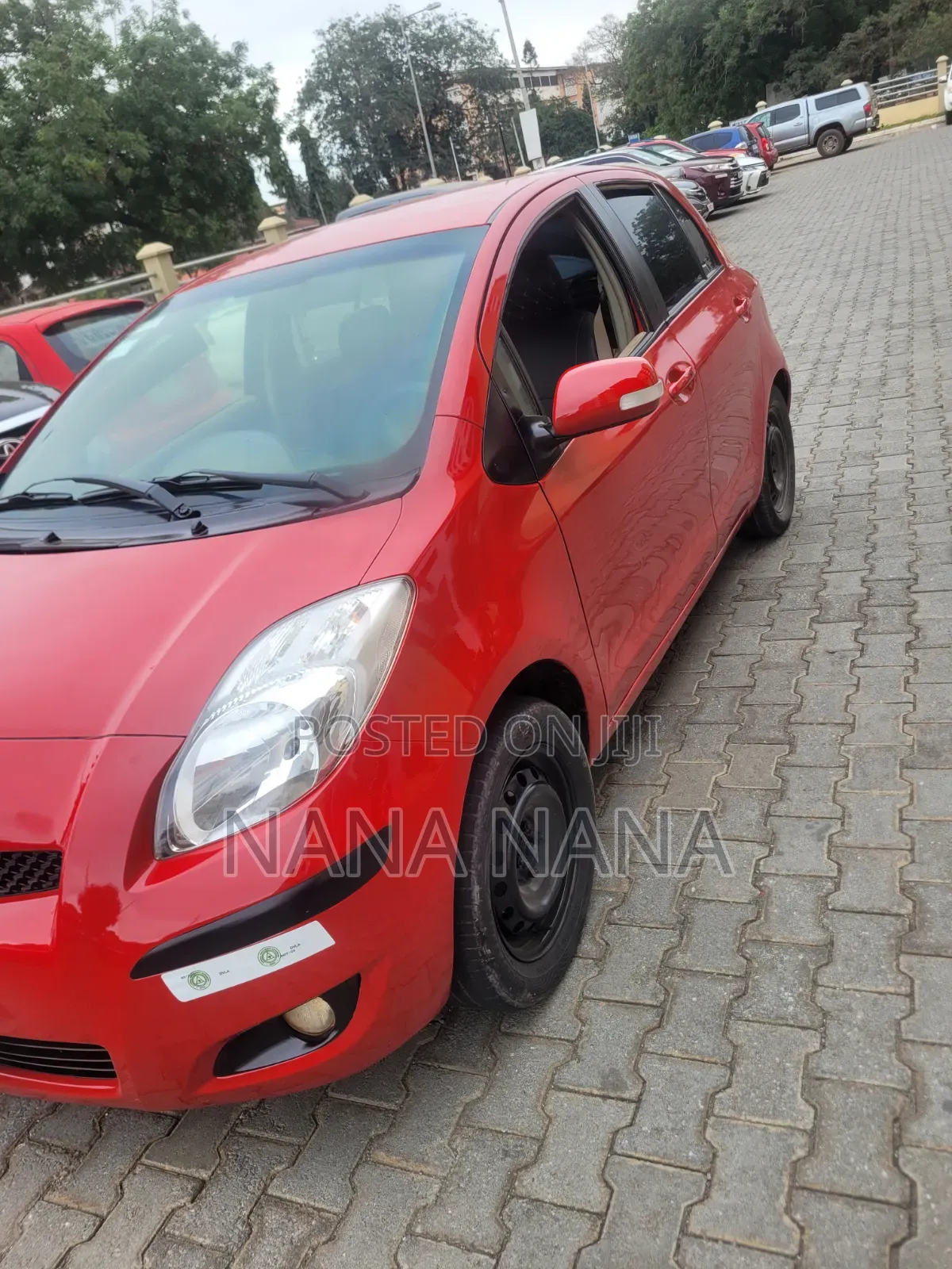 Toyota Vitz 1.0 FWD 5dr 2010 Red
