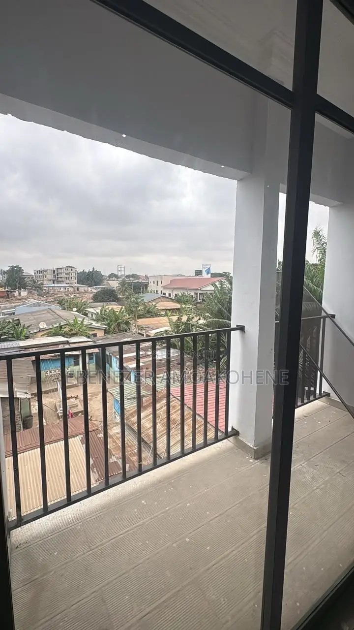 3bdrm Apartment in 7 Brother Apartments, Overhead for rent