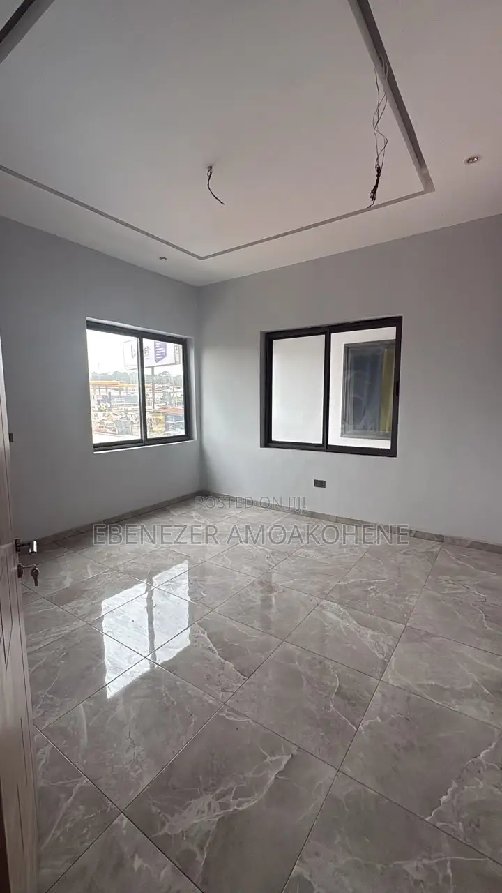 3bdrm Apartment in 7 Brother Apartments, Overhead for rent