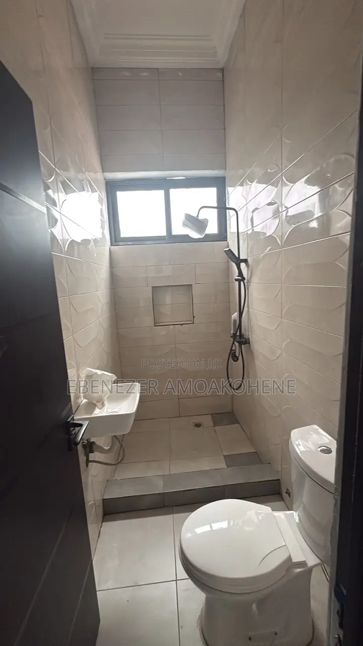 3bdrm Apartment in 7 Brother Apartments, Overhead for rent