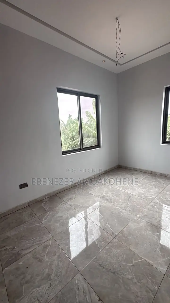 3bdrm Apartment in 7 Brother Apartments, Overhead for rent