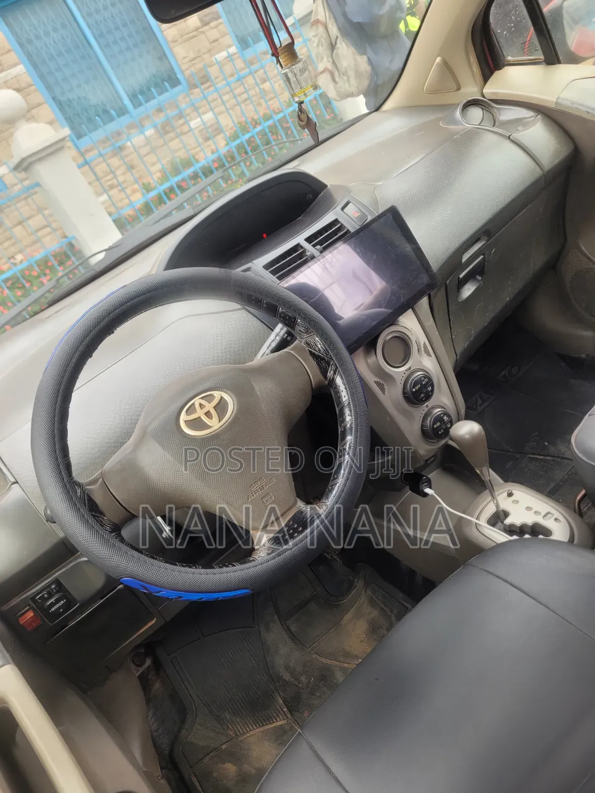 Toyota Vitz 1.0 FWD 5dr 2010 Red