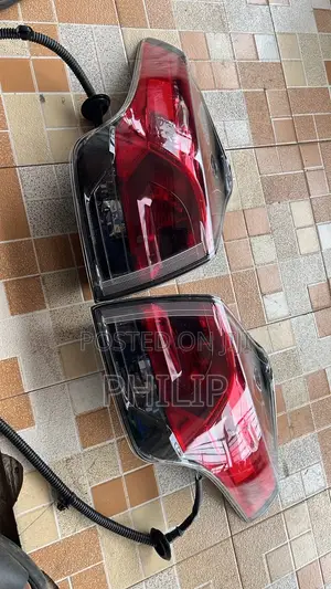RAV4 2016 Tail Light Pair