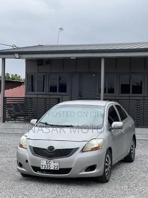 Toyota Yaris Base Sedan 4dr 2010 Silver