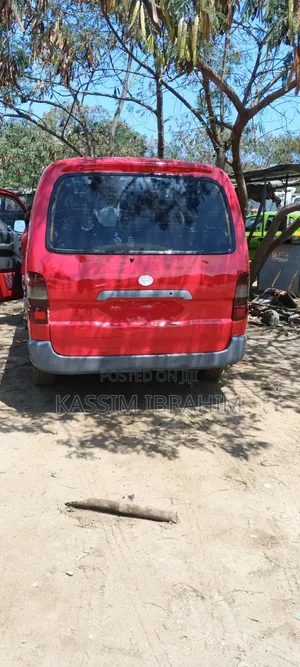 Toyota HiAce 2015 Red
