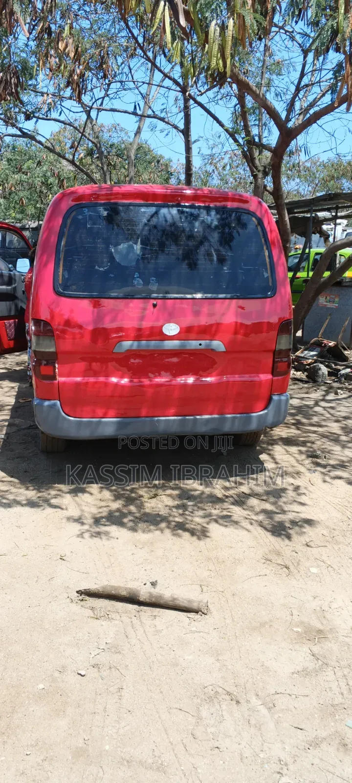 Toyota HiAce 2015 Red