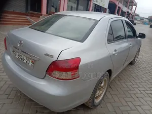 Toyota Yaris 2010 Silver