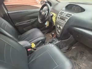Toyota Yaris 2010 Silver