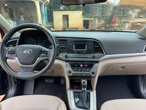 Hyundai Elantra Limited Sedan FWD (2.0L 4cyl 6A) 2017 Black