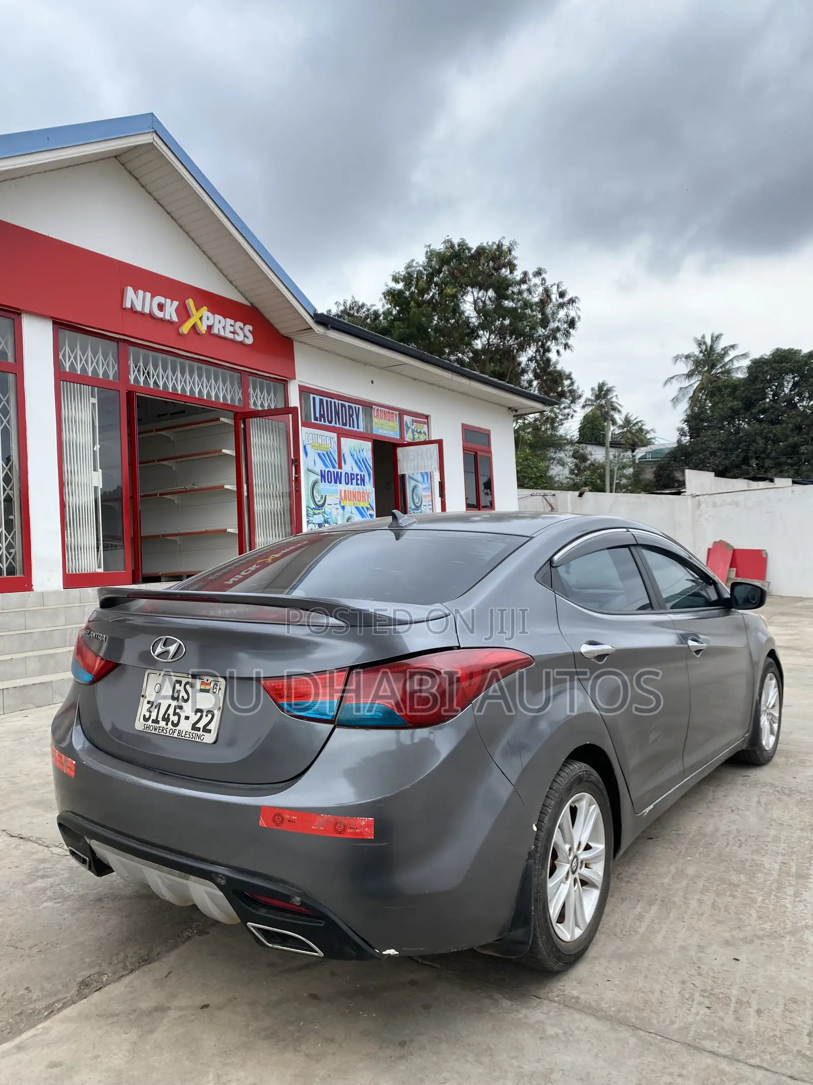 Hyundai Elantra GLS Sedan FWD (1.8L 4cyl 6A) 2013 Gray
