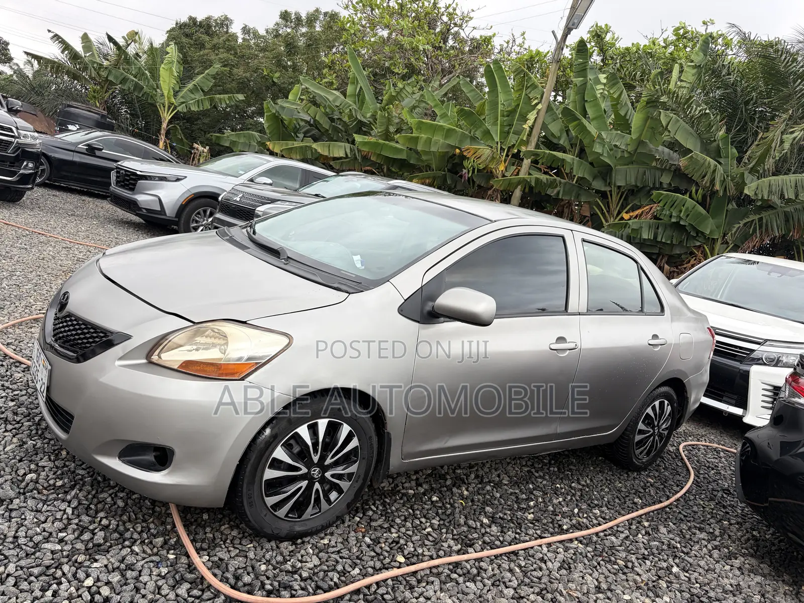 Toyota Yaris Base Sedan 4dr 2010 Silver