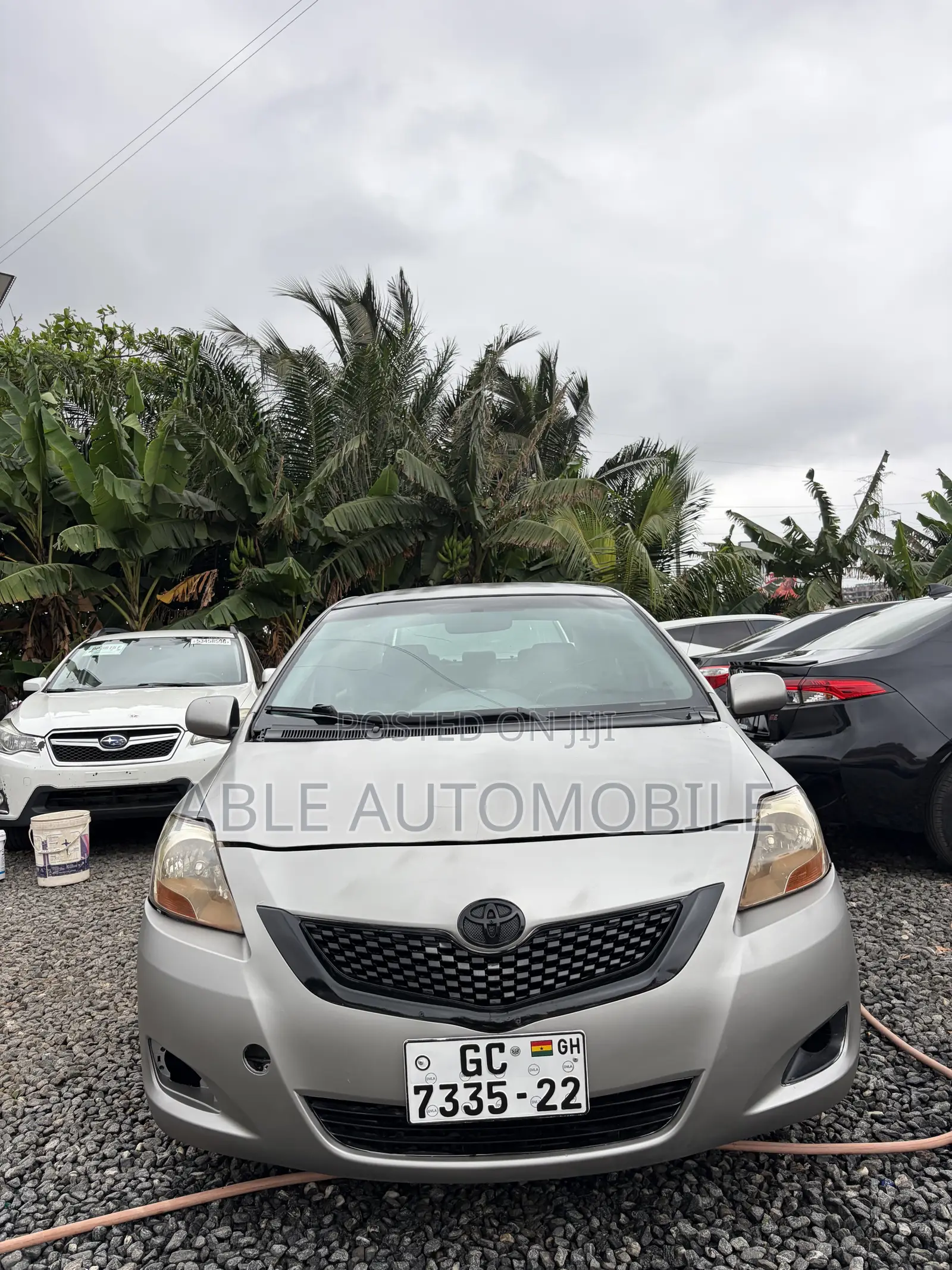 Toyota Yaris Base Sedan 4dr 2010 Silver