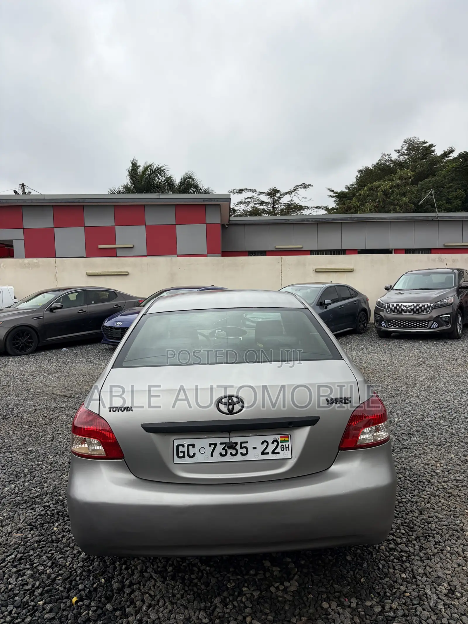 Toyota Yaris Base Sedan 4dr 2010 Silver