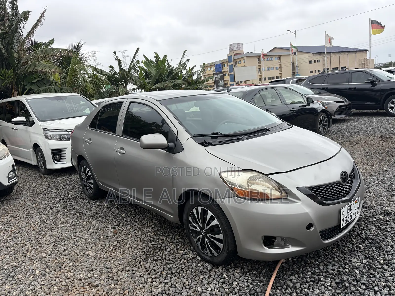 Toyota Yaris Base Sedan 4dr 2010 Silver