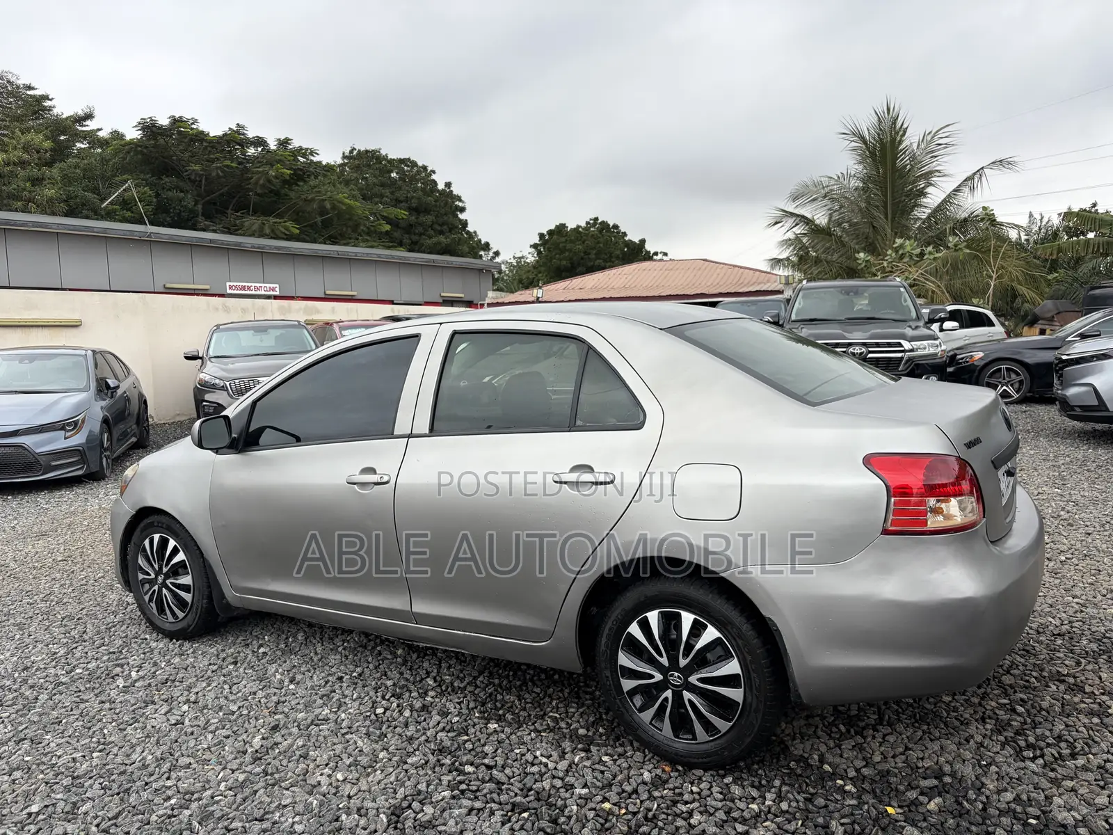 Toyota Yaris Base Sedan 4dr 2010 Silver