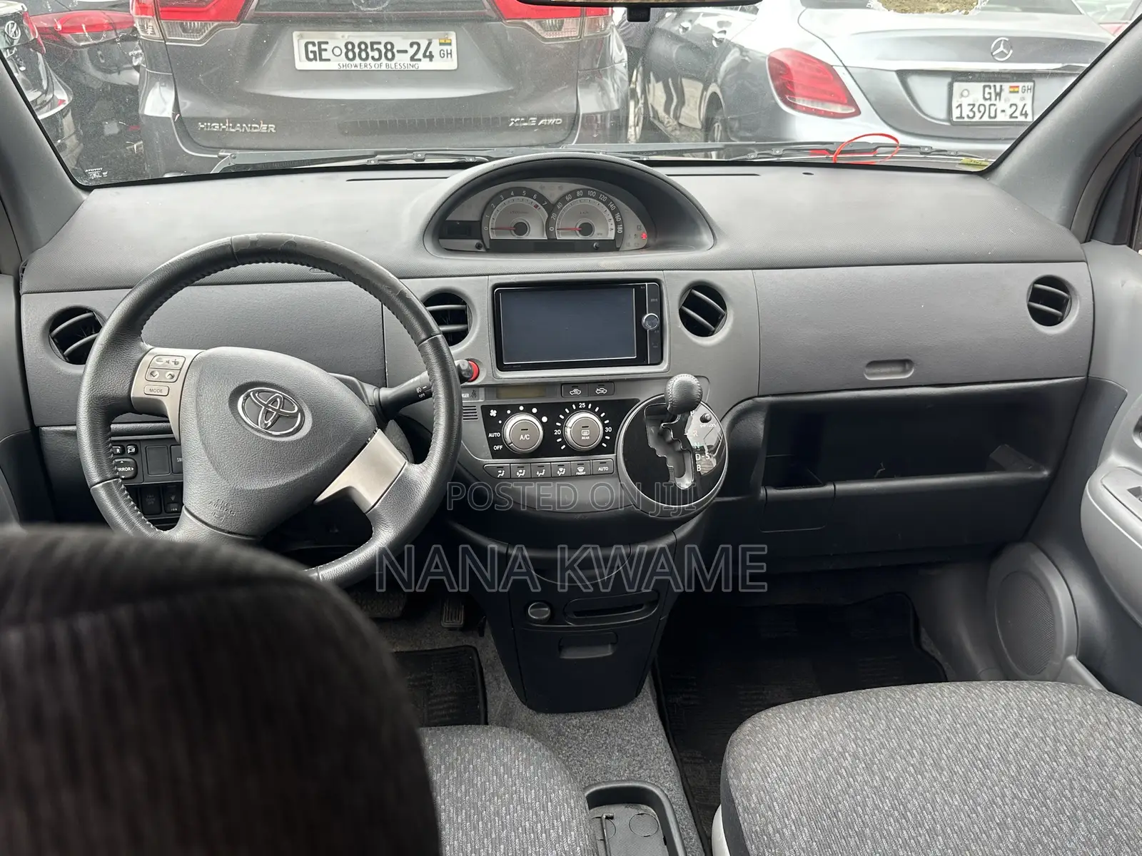Toyota Sienta 1.5 AWD (6-seater) 2016 Black