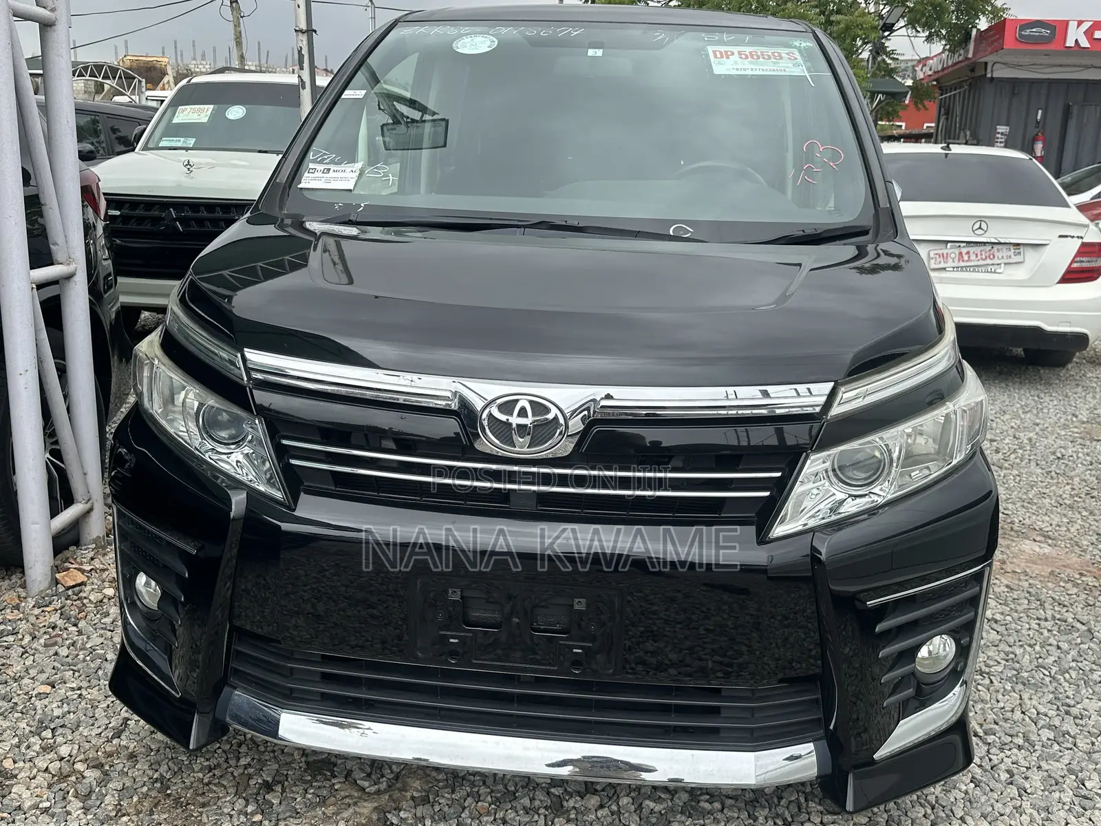 Toyota Voxy V 4WD 8-Seater 2017 Black