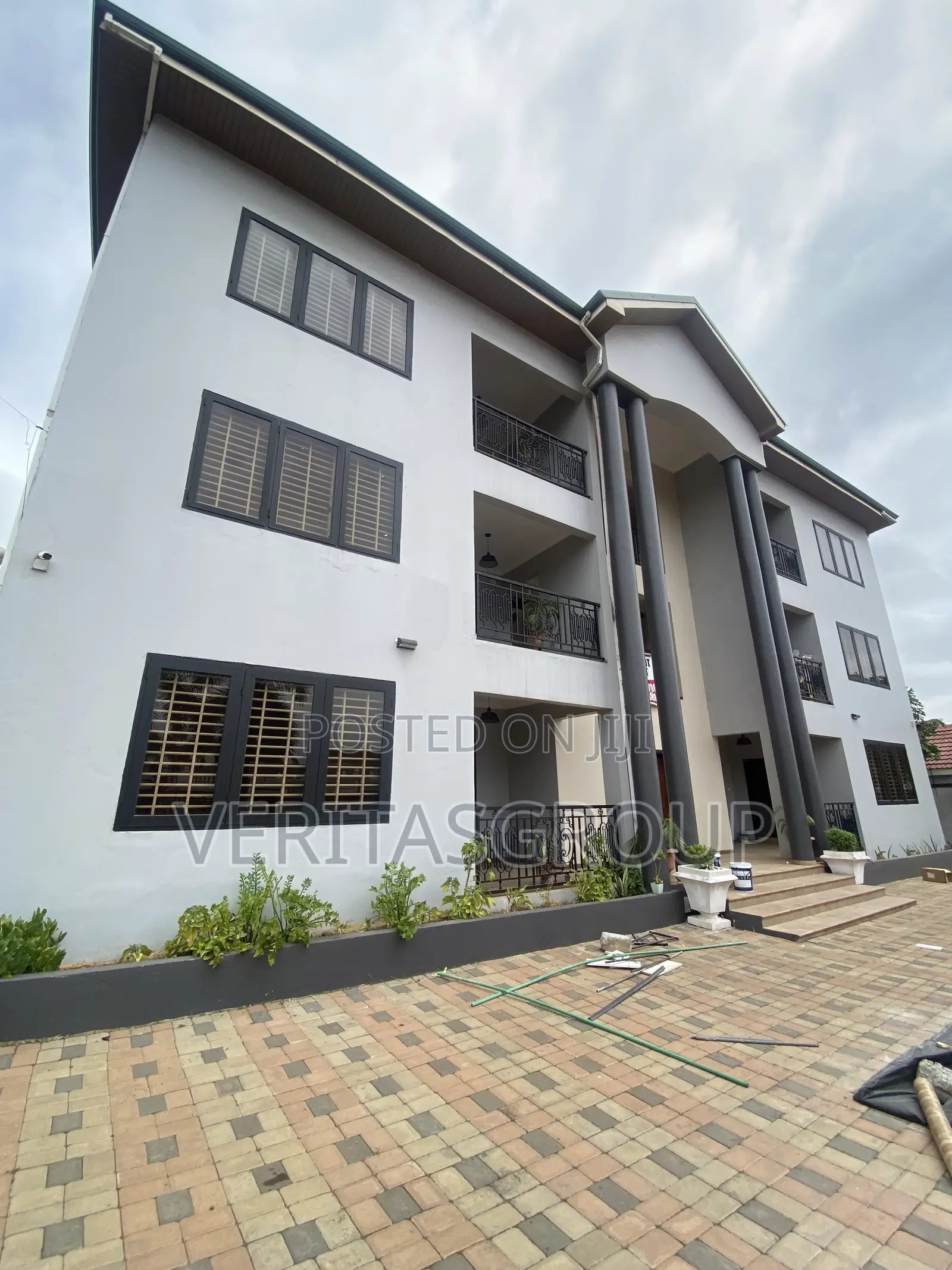 3bdrm Apartment in American House for rent