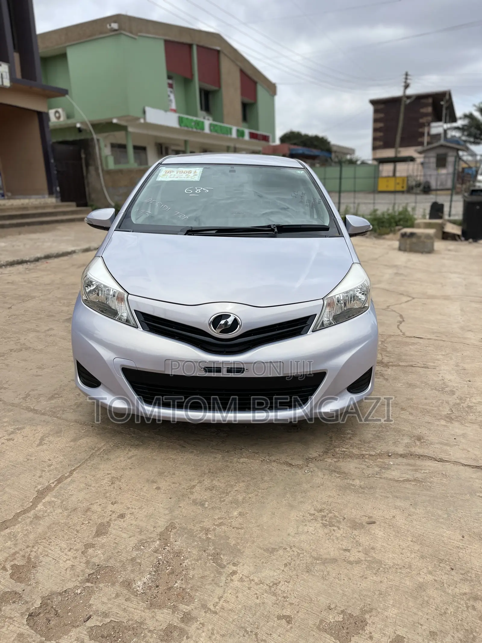 Toyota Vitz 1.3 FWD 5dr 2013 Silver