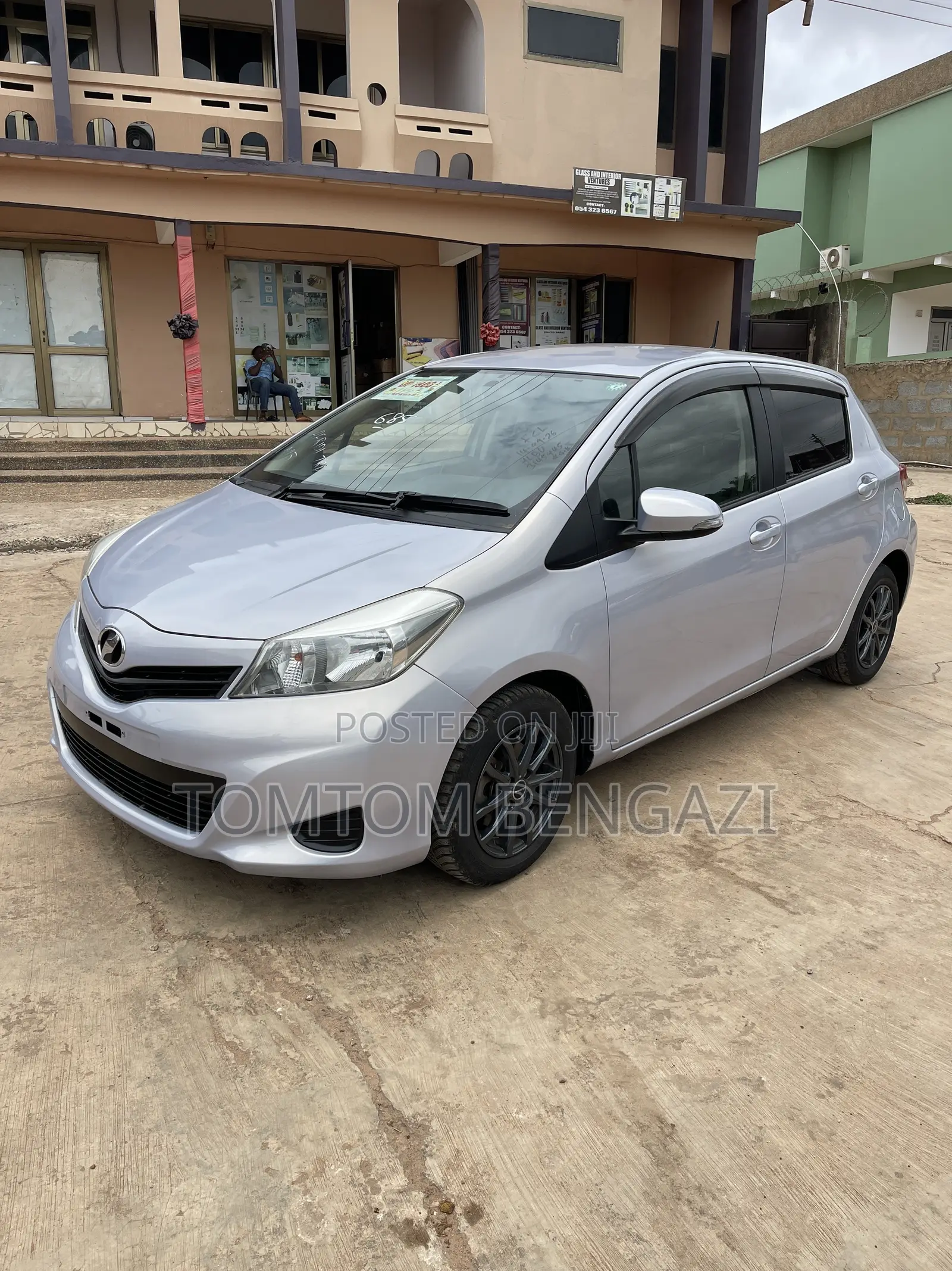 Toyota Vitz 1.3 FWD 5dr 2013 Silver