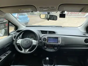 Toyota Vitz 1.3 FWD 5dr 2013 Silver