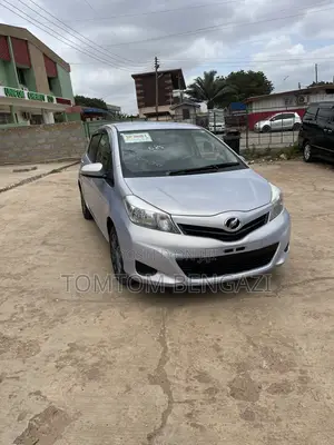 Toyota Vitz 1.3 FWD 5dr 2013 Silver