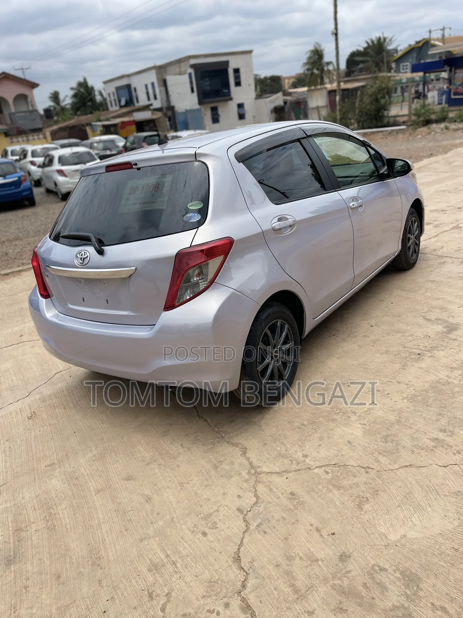 Toyota Vitz 1.3 FWD 5dr 2013 Silver