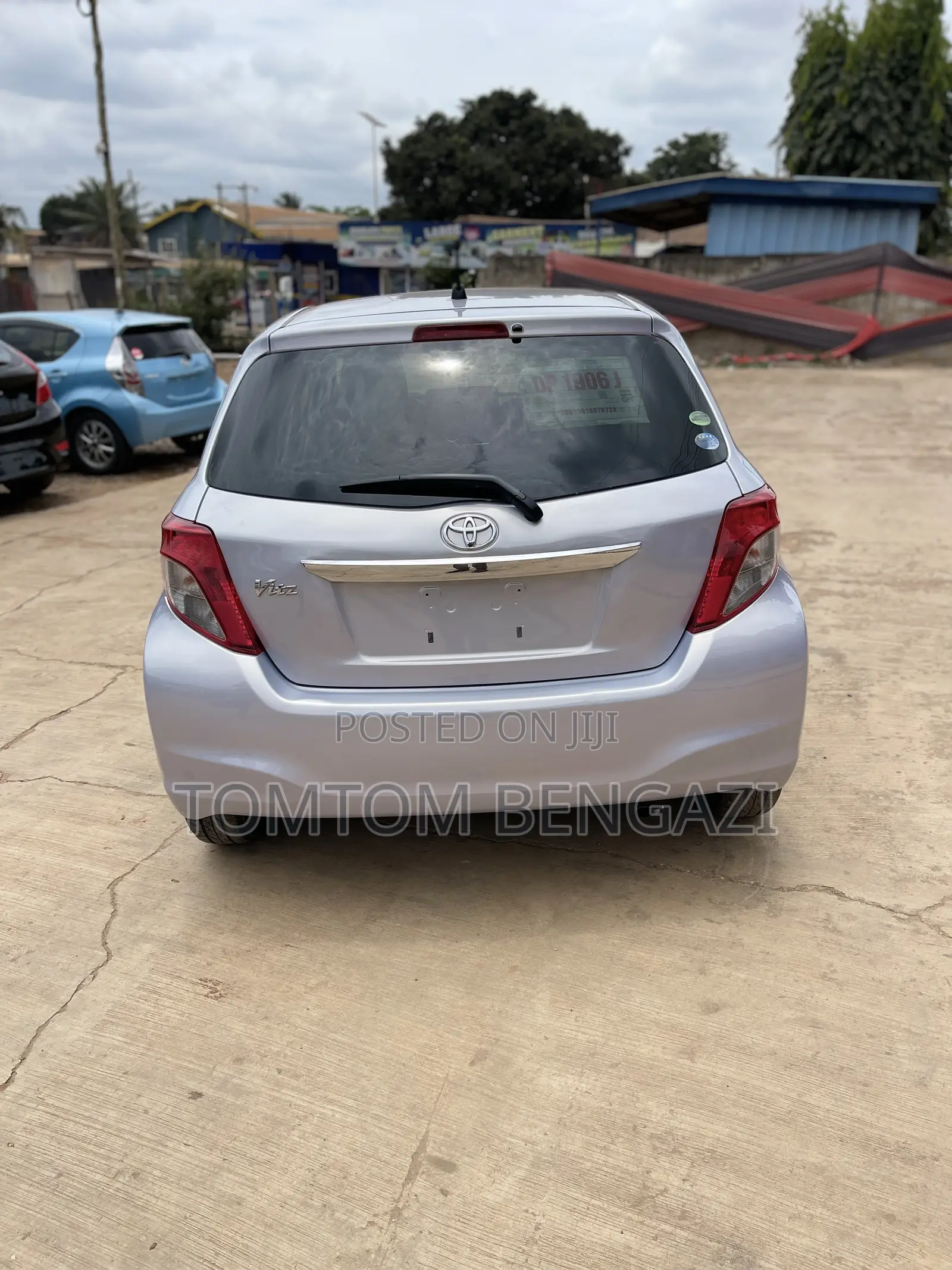 Toyota Vitz 1.3 FWD 5dr 2013 Silver