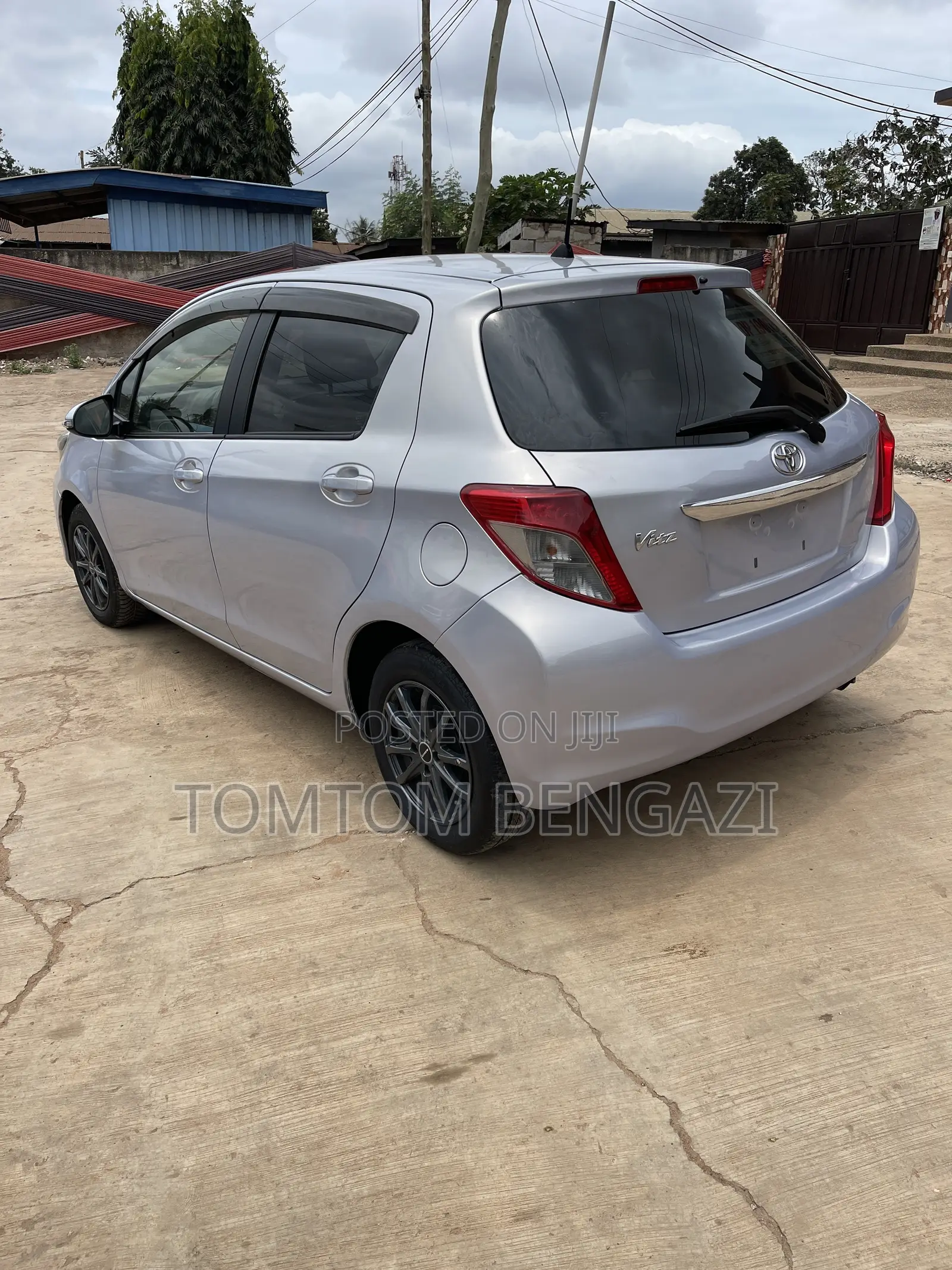Toyota Vitz 1.3 FWD 5dr 2013 Silver