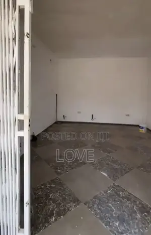 Hotcake Warehouse/Storeroom for Rent Within the Busy Circle Area