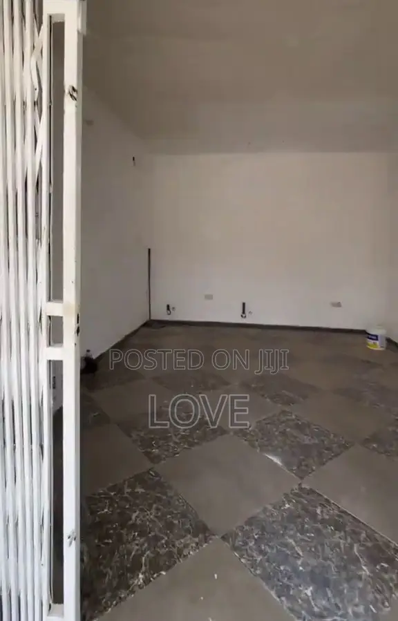 Hotcake Warehouse/Storeroom for Rent Within the Busy Circle Area