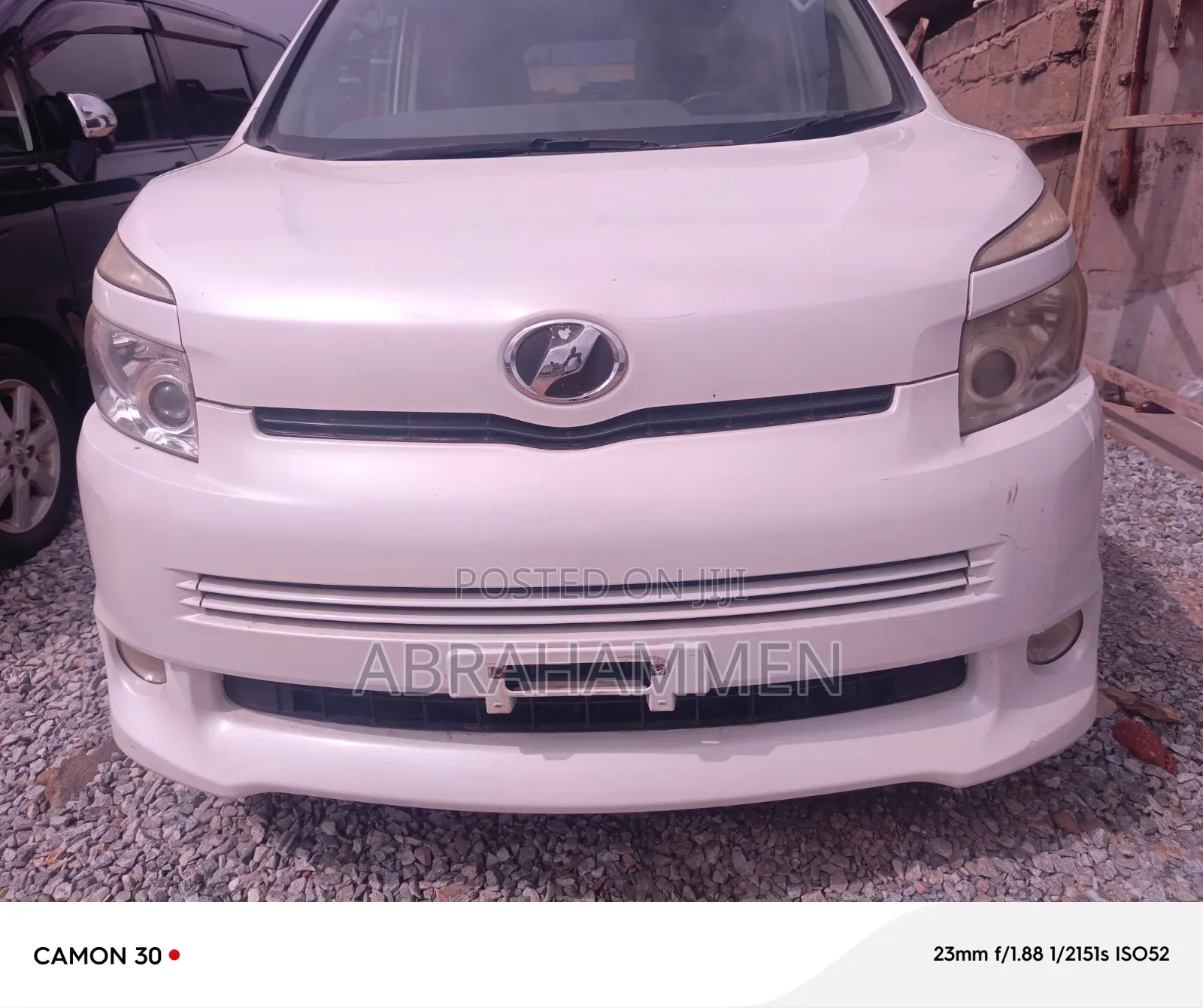 Toyota Voxy V 2WD 8-Seater 2013 White