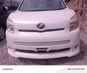 Toyota Voxy V 2WD 8-Seater 2013 White