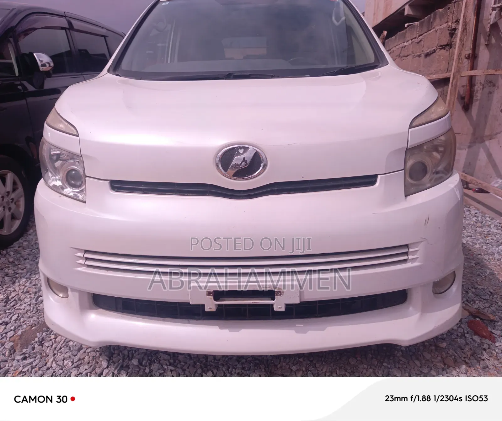 Toyota Voxy V 2WD 8-Seater 2013 White