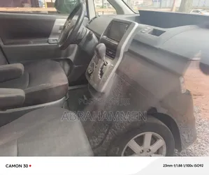 Toyota Voxy V 2WD 8-Seater 2013 White