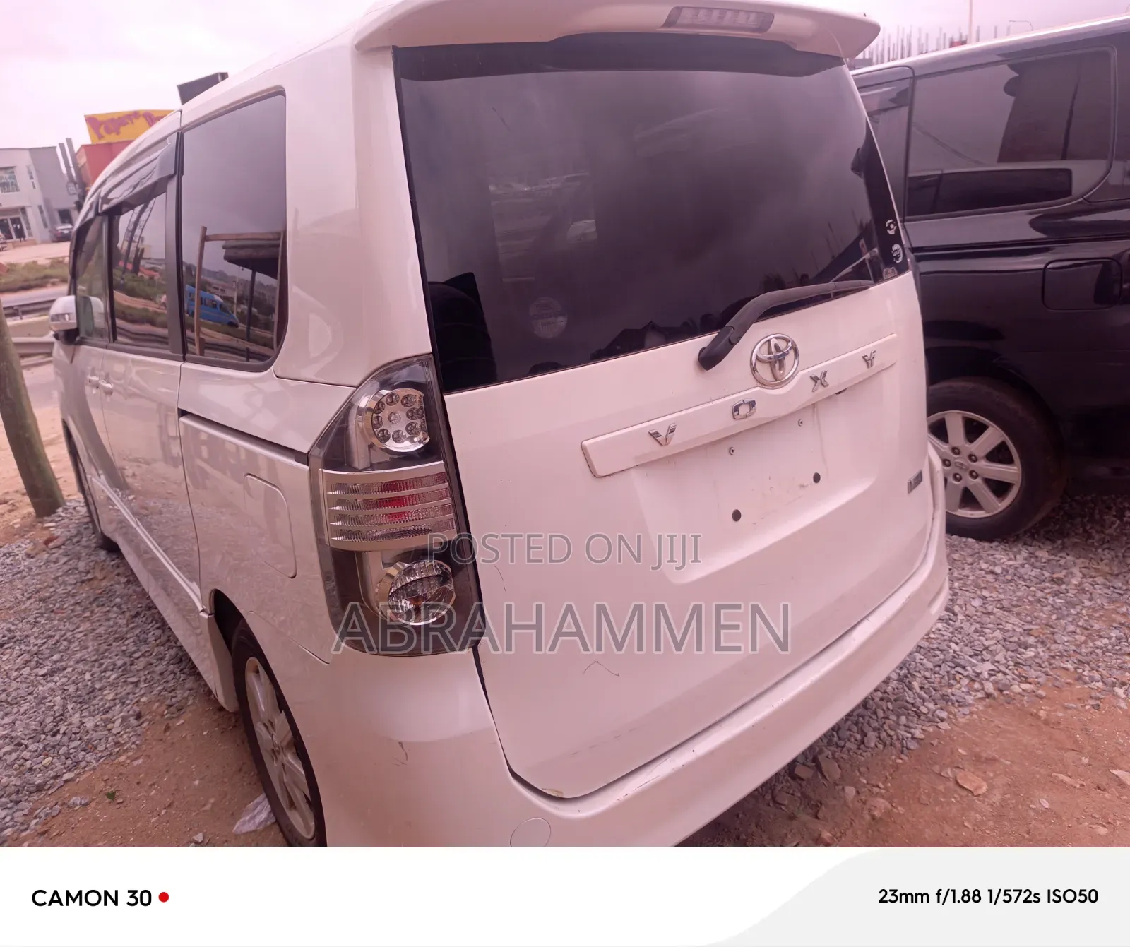 Toyota Voxy V 2WD 8-Seater 2013 White