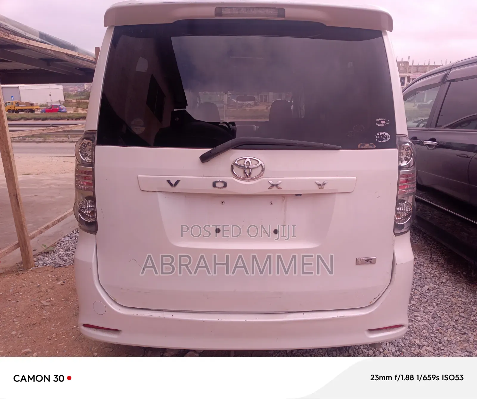 Toyota Voxy V 2WD 8-Seater 2013 White