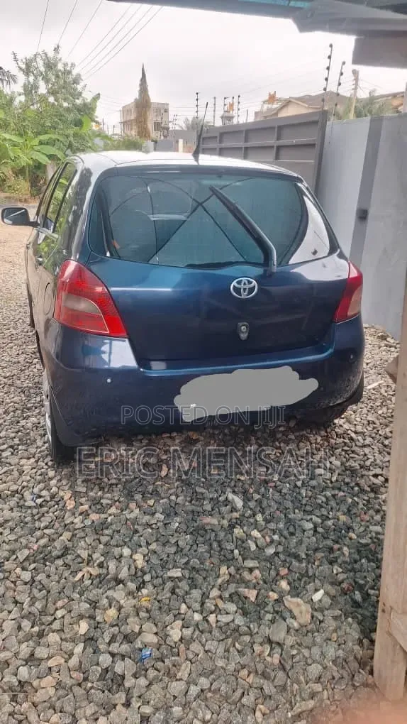 Toyota Yaris Base Hatchback 5dr 2010 Blue