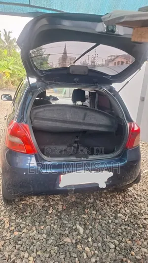 Toyota Yaris Base Hatchback 5dr 2010 Blue