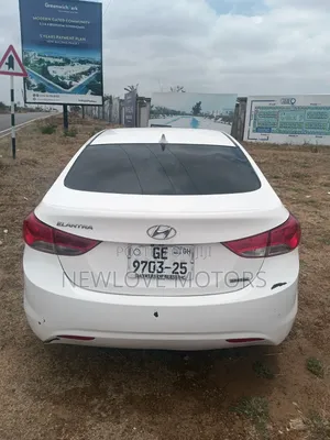 Hyundai Elantra Limited Sedan FWD (1.8L 4cyl 6A) 2013 White