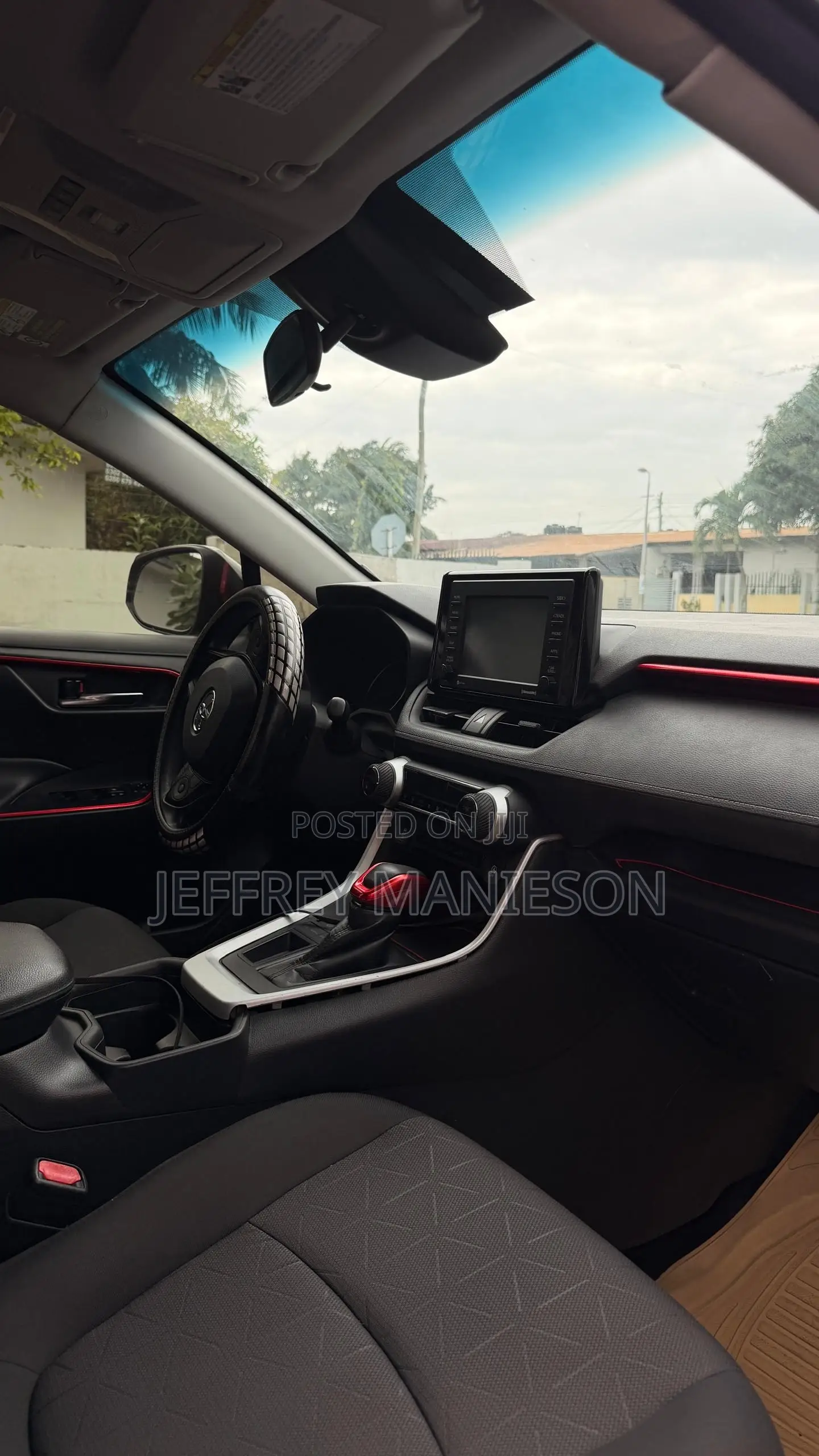 Toyota RAV4 XLE 2021 Gray