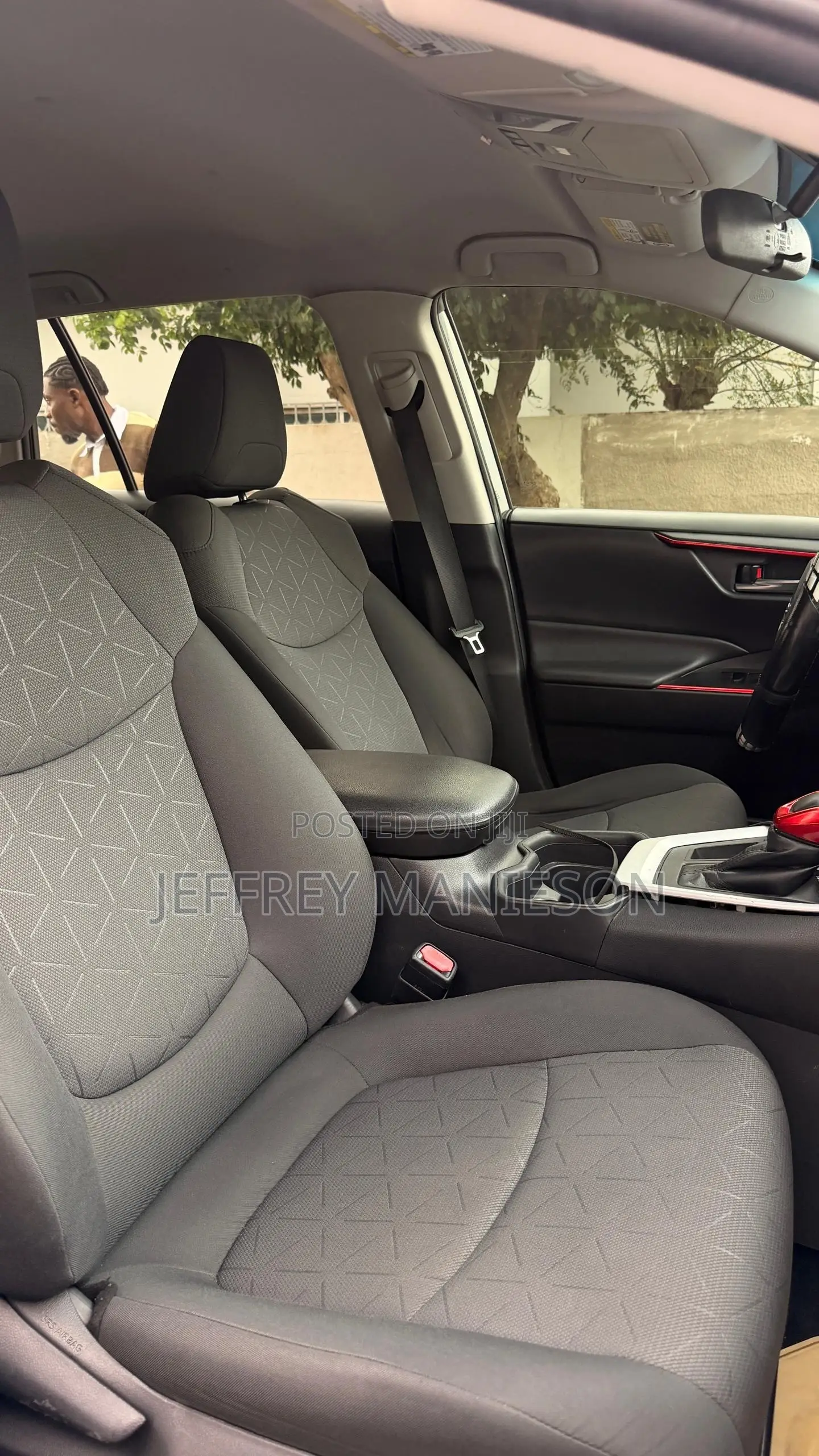 Toyota RAV4 XLE 2021 Gray