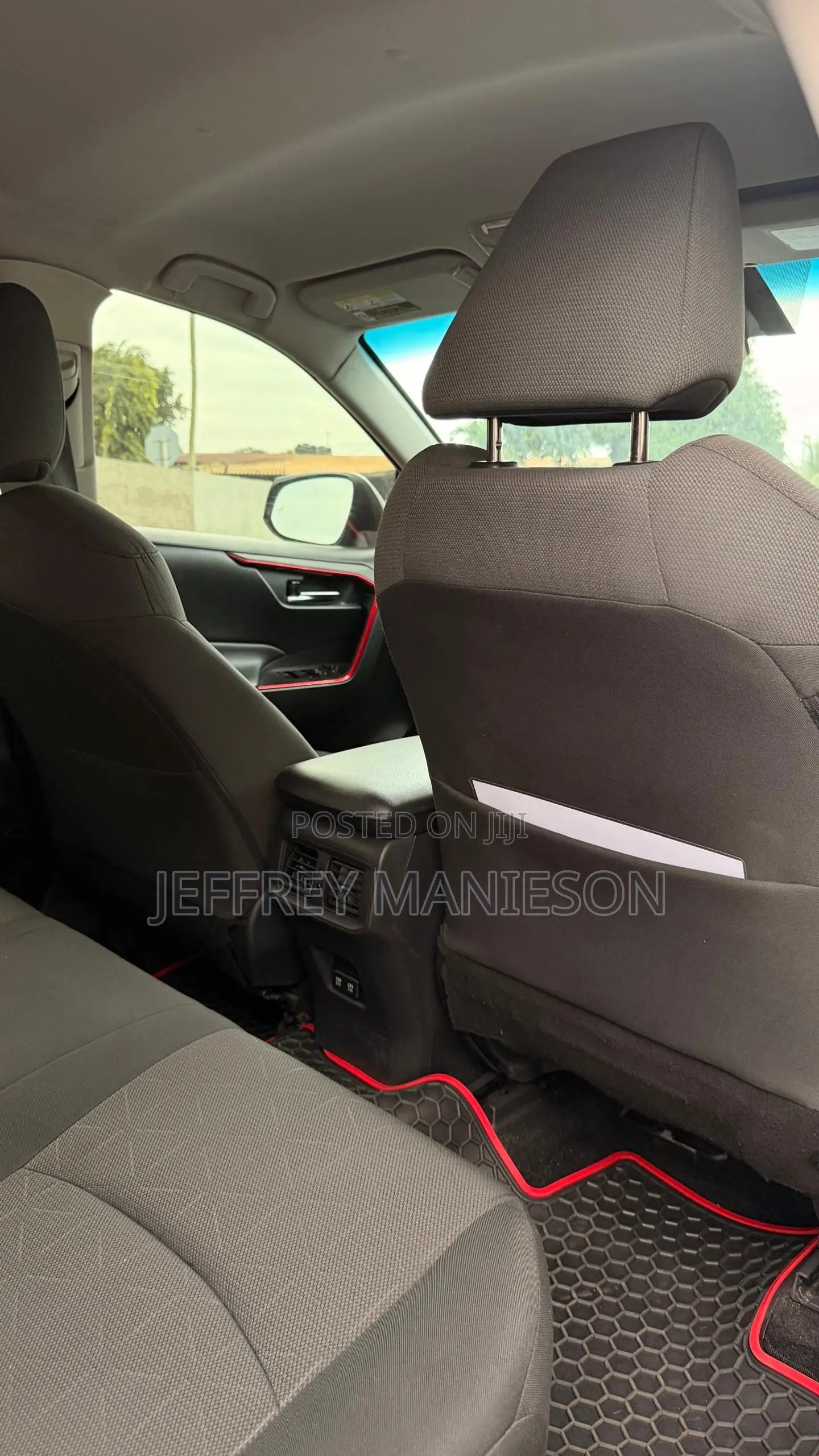 Toyota RAV4 XLE 2021 Gray