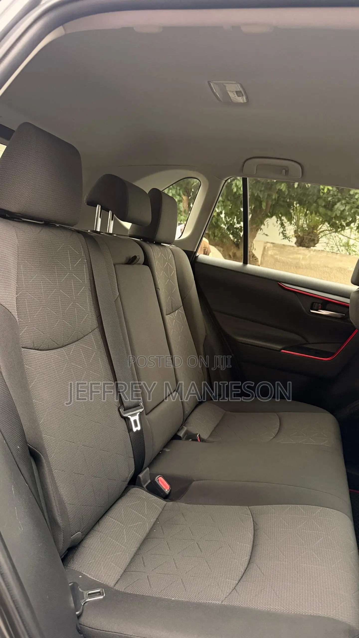 Toyota RAV4 XLE 2021 Gray